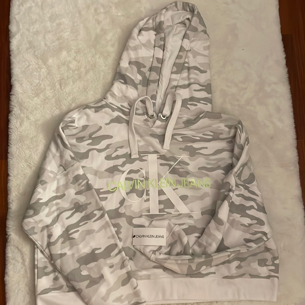 Camo crop hoodie
